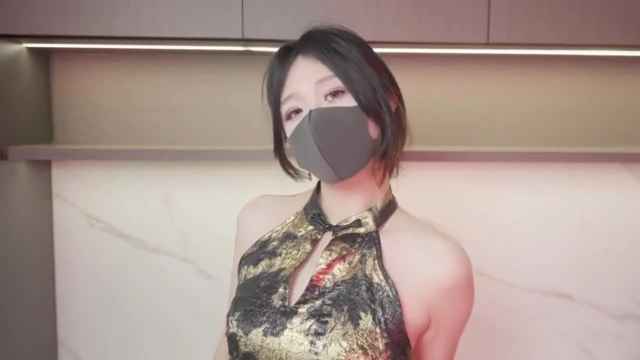 Kana Hashimoto: Cô Gái Tiếp Khách Hồng Bar Quyến Rũ